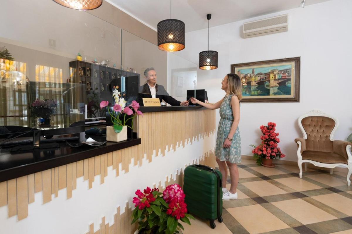 Hotel Bruna Martinsicuro Dış mekan fotoğraf